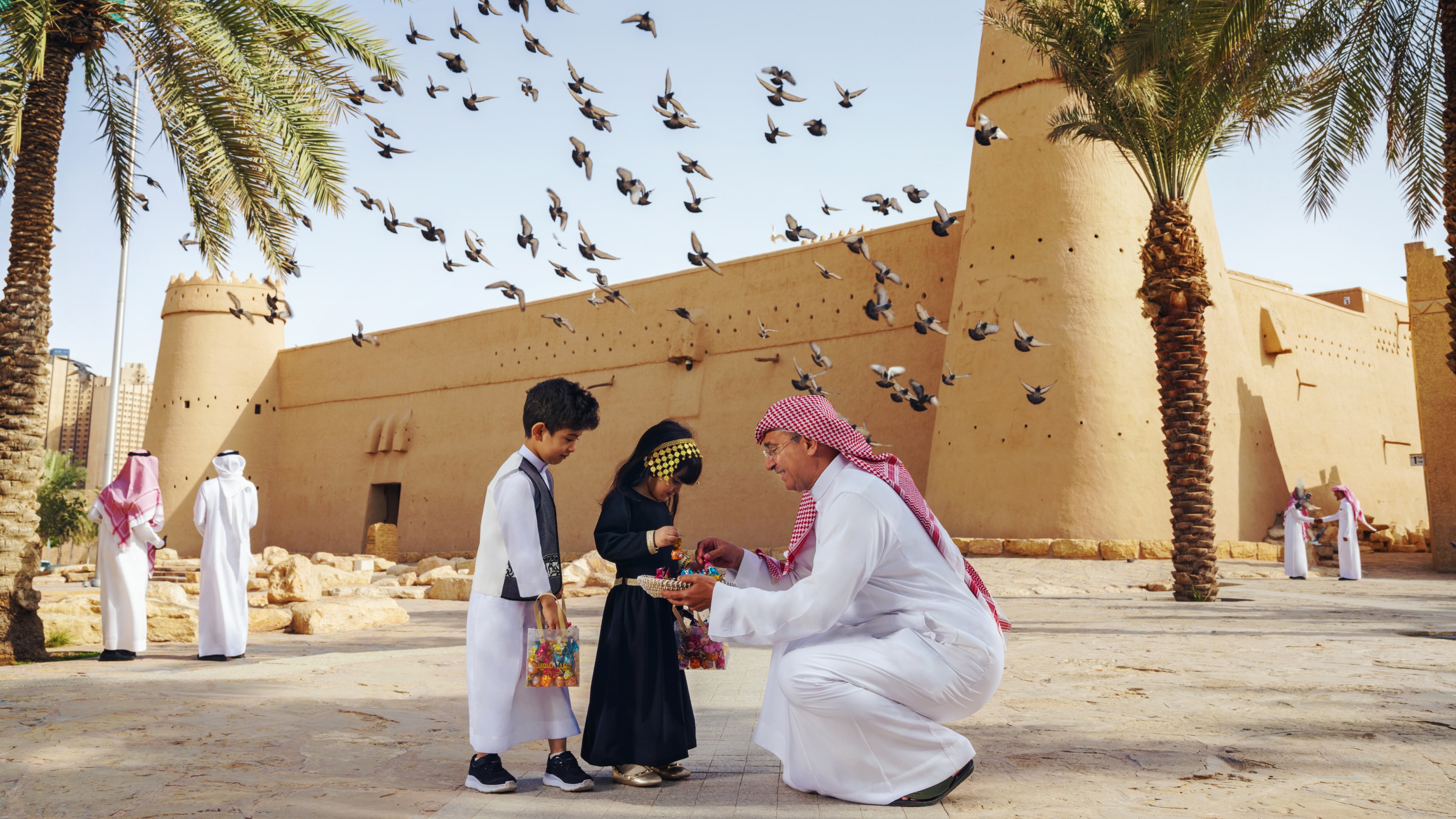 Visitors-Image Carousel-01