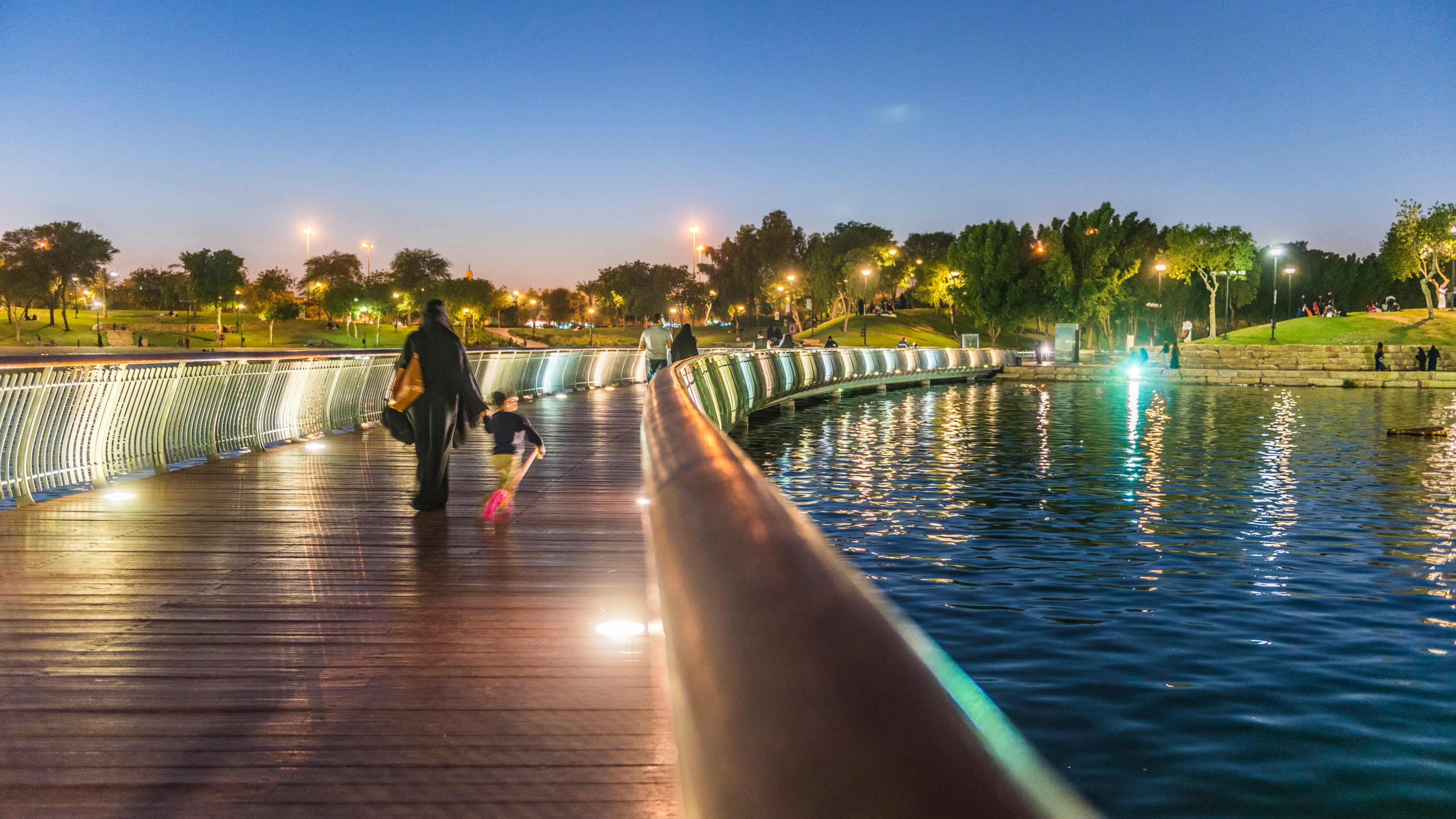 Visitors-Image Carousel-03